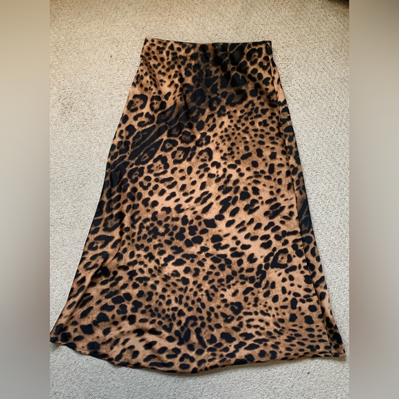 Midi cheetah skirt: forever 21 - Picture 3 of 4